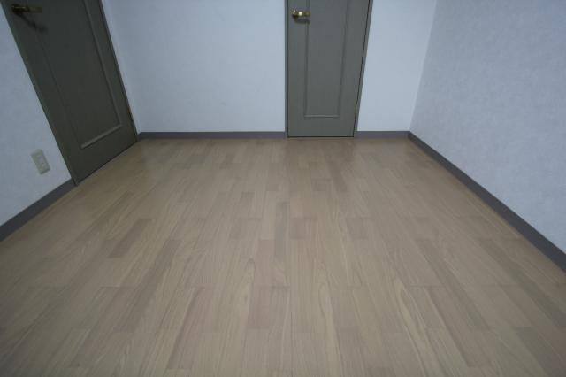 洋室　フローリング　張り替え