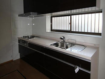 工期が短くすんで助かりましたし、広々していて調理がしやすいキッチンになりました。